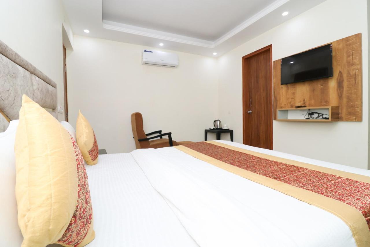 Belwood Suites - Near Airport Hotel New Delhi