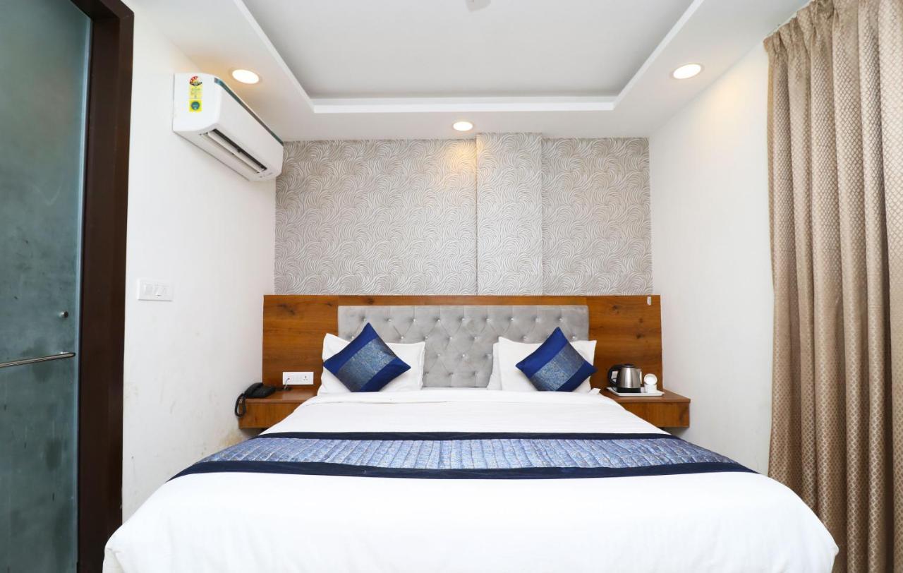 Belwood Suites - Near Airport Hotel New Delhi
