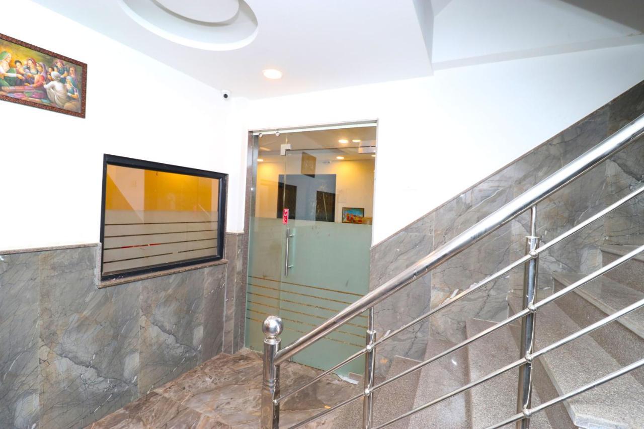 Belwood Suites - Near Airport 3* New Delhi